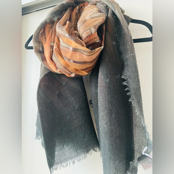 TILO Scarves Beautiful Scarf, Basket Weave is the name, wool warmth is the game. - Picture 7 of 7